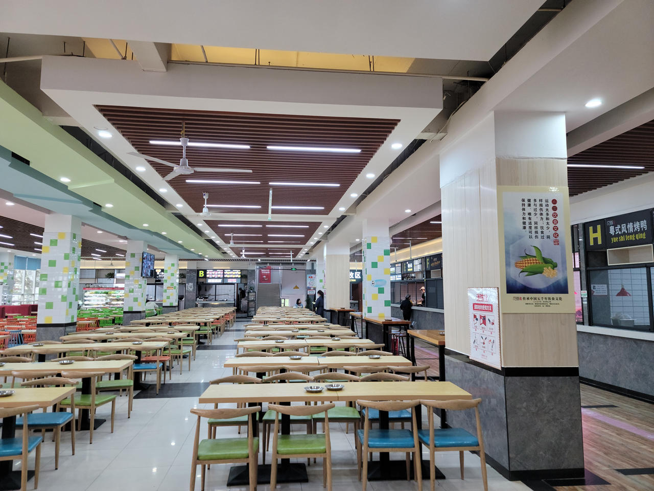 重庆工程学院食堂实景图