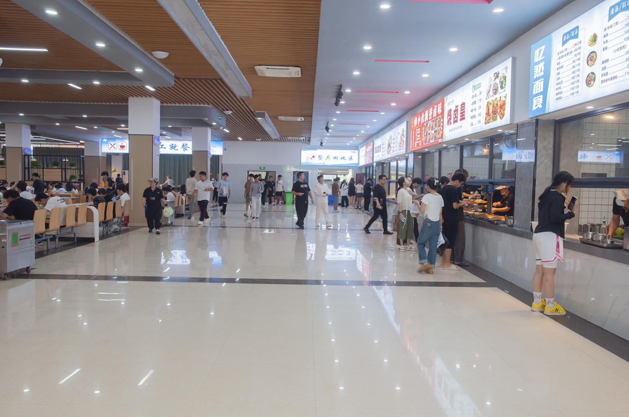 重庆电信职业学院食堂实景图